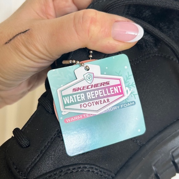 Skechers water repellent boots size 9 - Picture 5 of 7